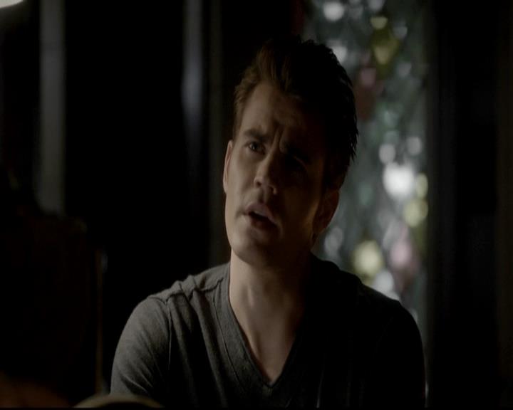 VampireDiariesWorld-dot-org_4x08WellAlwaysHaveBourbonStreet0537.jpg