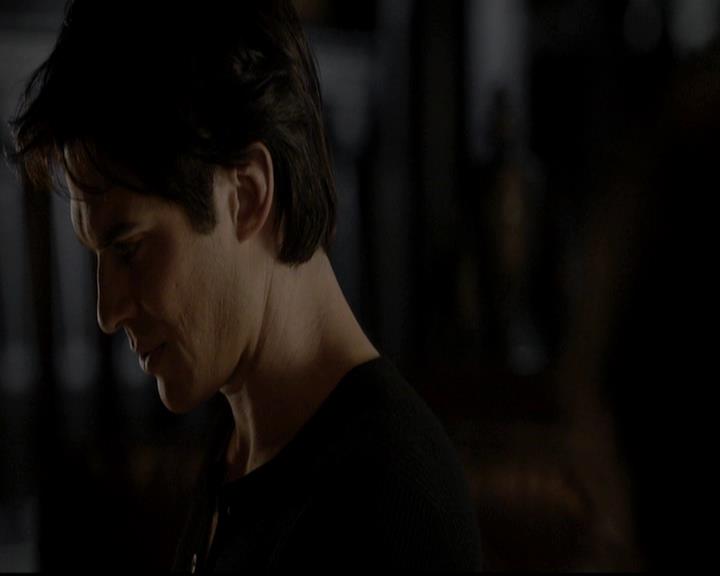 VampireDiariesWorld-dot-org_4x08WellAlwaysHaveBourbonStreet0539.jpg