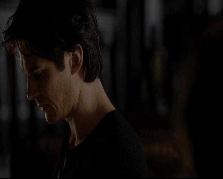 VampireDiariesWorld-dot-org_4x08WellAlwaysHaveBourbonStreet0540.jpg