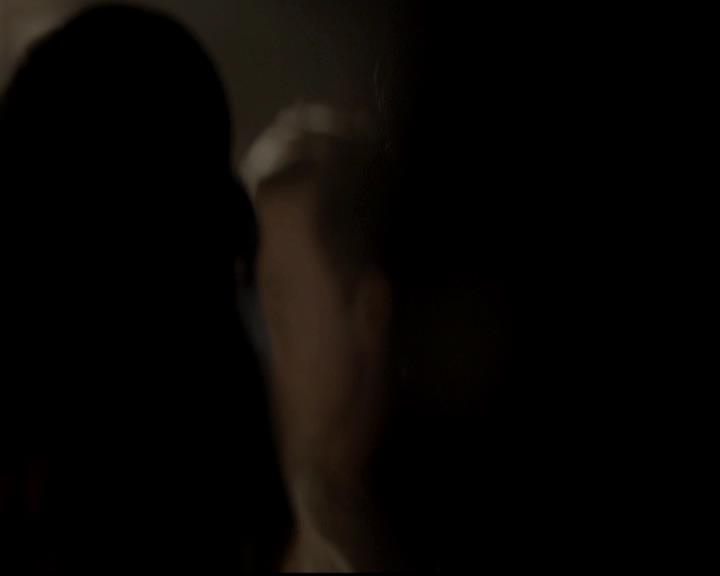 VampireDiariesWorld-dot-org_4x08WellAlwaysHaveBourbonStreet0558.jpg