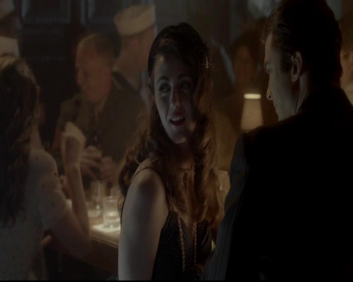 VampireDiariesWorld-dot-org_4x08WellAlwaysHaveBourbonStreet0559.jpg