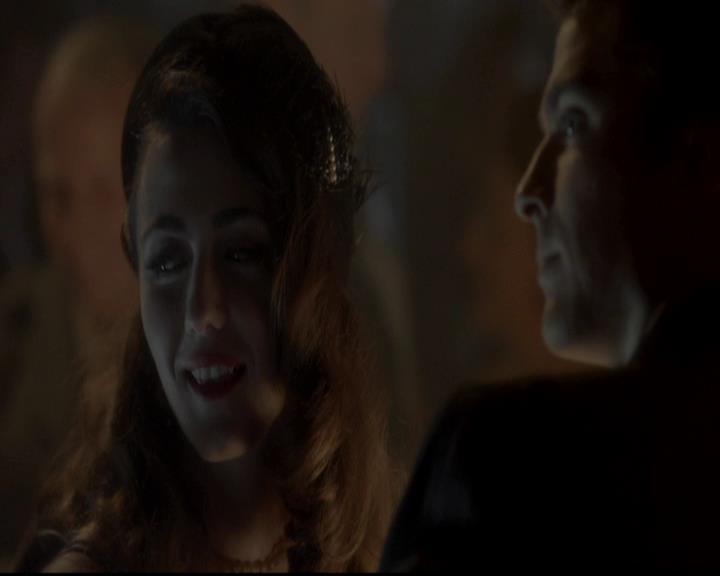 VampireDiariesWorld-dot-org_4x08WellAlwaysHaveBourbonStreet0563.jpg