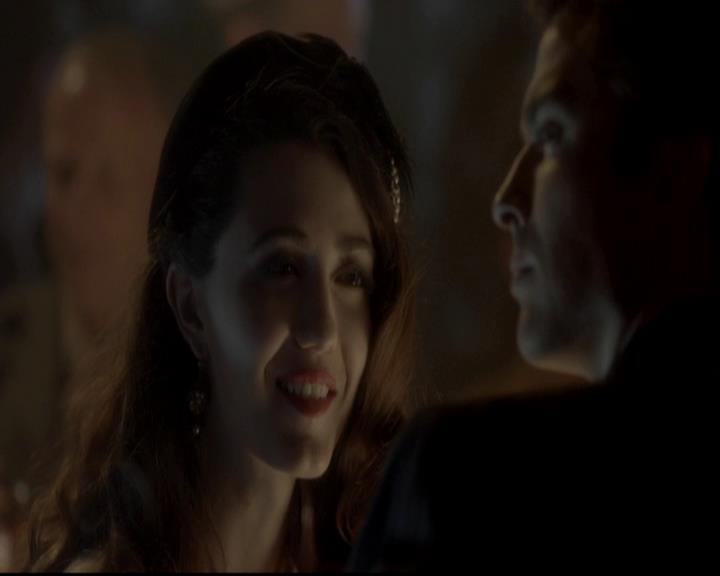 VampireDiariesWorld-dot-org_4x08WellAlwaysHaveBourbonStreet0564.jpg