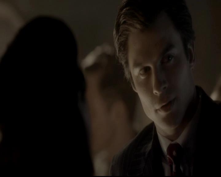 VampireDiariesWorld-dot-org_4x08WellAlwaysHaveBourbonStreet0566.jpg