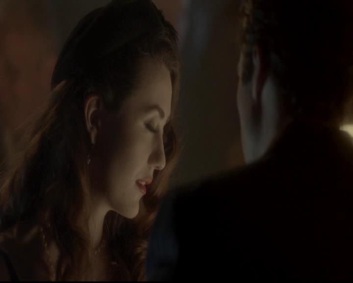 VampireDiariesWorld-dot-org_4x08WellAlwaysHaveBourbonStreet0571.jpg