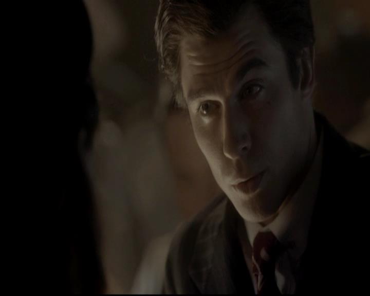 VampireDiariesWorld-dot-org_4x08WellAlwaysHaveBourbonStreet0573.jpg