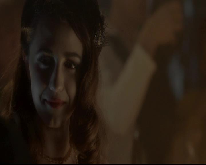 VampireDiariesWorld-dot-org_4x08WellAlwaysHaveBourbonStreet0576.jpg