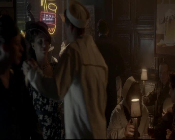 VampireDiariesWorld-dot-org_4x08WellAlwaysHaveBourbonStreet0578.jpg