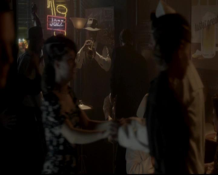 VampireDiariesWorld-dot-org_4x08WellAlwaysHaveBourbonStreet0579.jpg