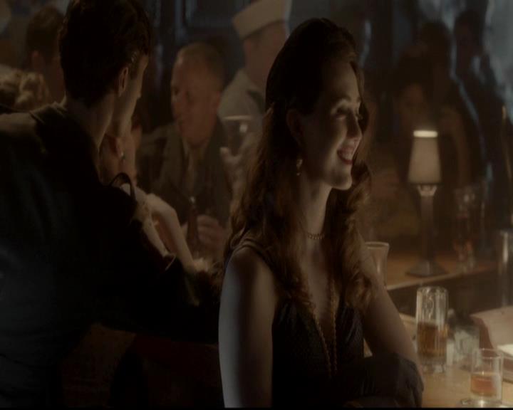 VampireDiariesWorld-dot-org_4x08WellAlwaysHaveBourbonStreet0581.jpg