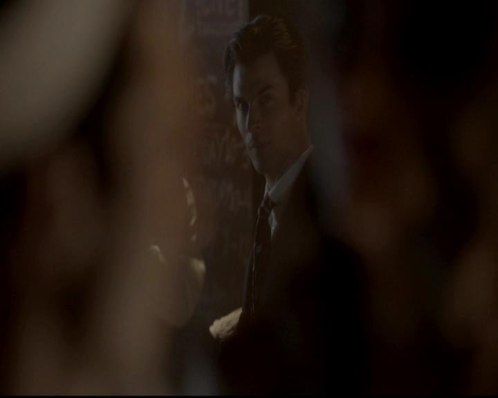 VampireDiariesWorld-dot-org_4x08WellAlwaysHaveBourbonStreet0587.jpg