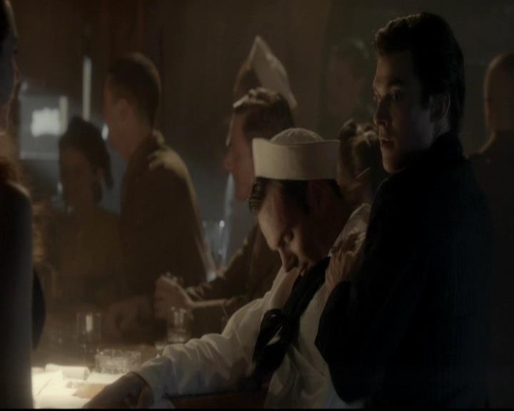 VampireDiariesWorld-dot-org_4x08WellAlwaysHaveBourbonStreet0593.jpg