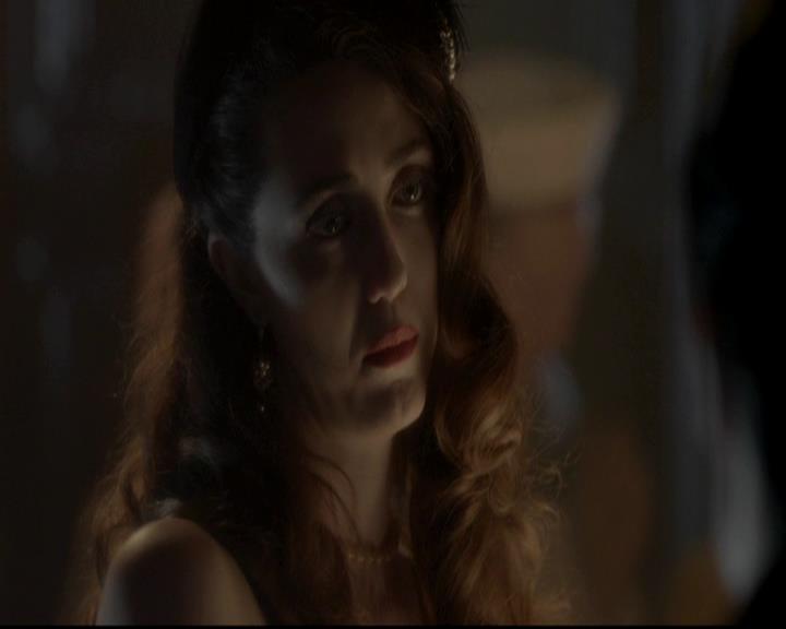 VampireDiariesWorld-dot-org_4x08WellAlwaysHaveBourbonStreet0598.jpg