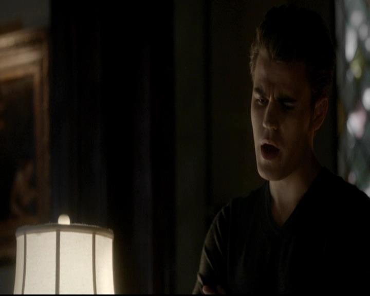 VampireDiariesWorld-dot-org_4x08WellAlwaysHaveBourbonStreet0610.jpg