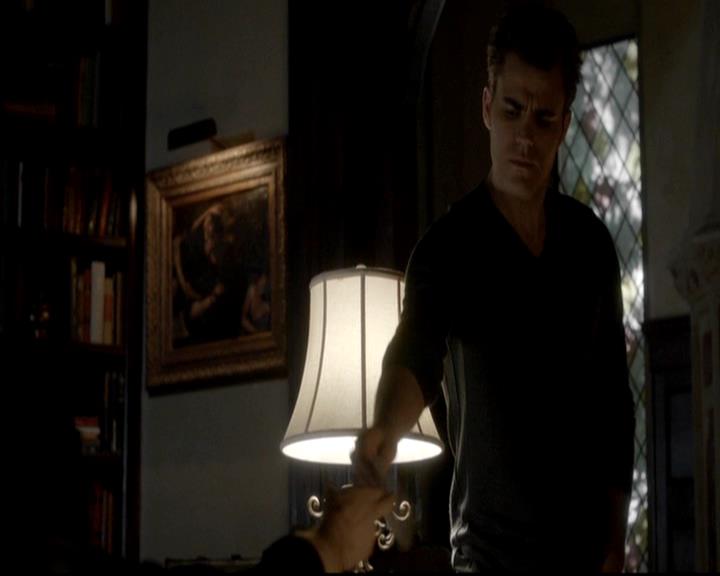 VampireDiariesWorld-dot-org_4x08WellAlwaysHaveBourbonStreet0614.jpg