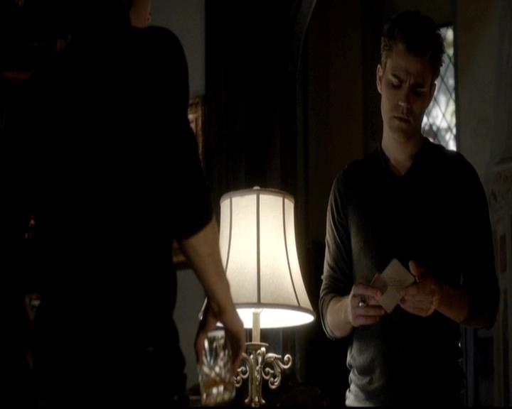 VampireDiariesWorld-dot-org_4x08WellAlwaysHaveBourbonStreet0624.jpg