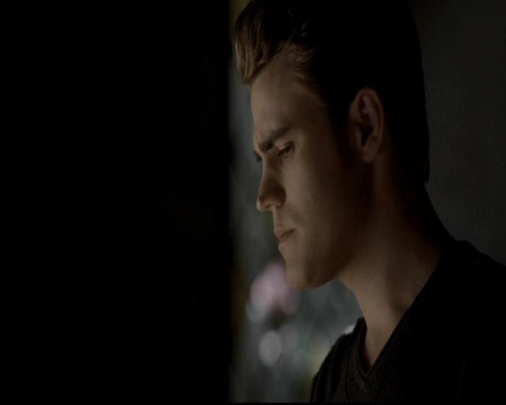 VampireDiariesWorld-dot-org_4x08WellAlwaysHaveBourbonStreet0628.jpg