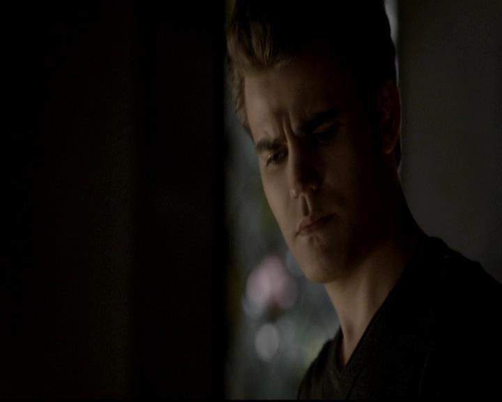 VampireDiariesWorld-dot-org_4x08WellAlwaysHaveBourbonStreet0629.jpg