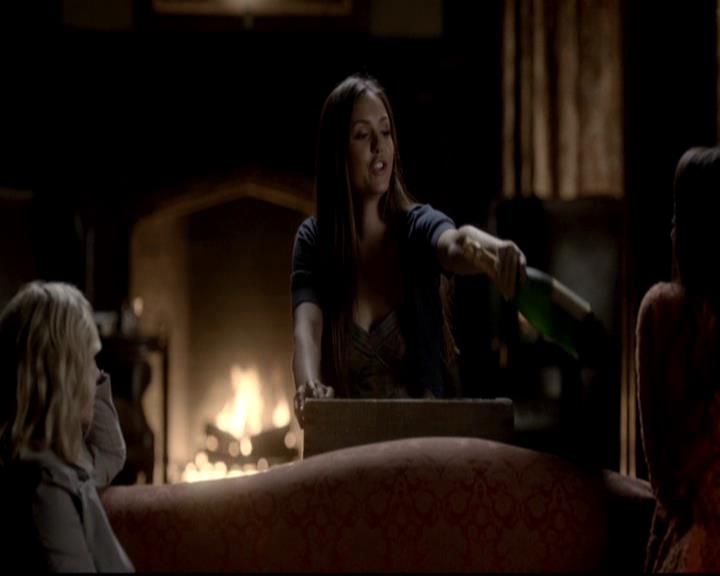 VampireDiariesWorld-dot-org_4x08WellAlwaysHaveBourbonStreet0634.jpg