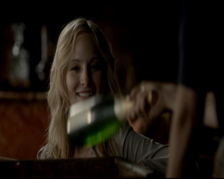 VampireDiariesWorld-dot-org_4x08WellAlwaysHaveBourbonStreet0635.jpg