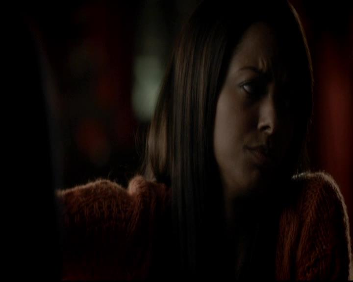 VampireDiariesWorld-dot-org_4x08WellAlwaysHaveBourbonStreet0637.jpg