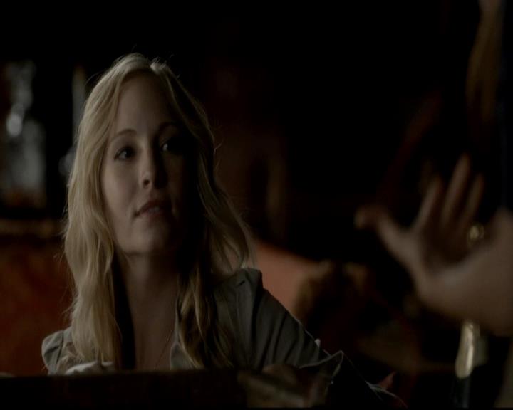 VampireDiariesWorld-dot-org_4x08WellAlwaysHaveBourbonStreet0640.jpg