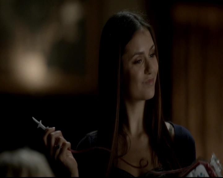 VampireDiariesWorld-dot-org_4x08WellAlwaysHaveBourbonStreet0645.jpg