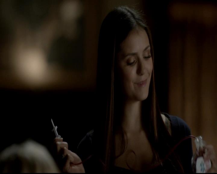 VampireDiariesWorld-dot-org_4x08WellAlwaysHaveBourbonStreet0646.jpg