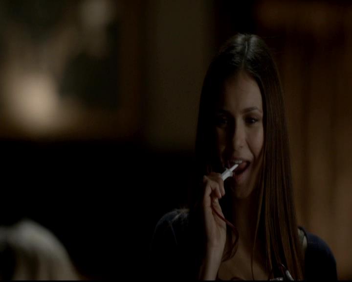 VampireDiariesWorld-dot-org_4x08WellAlwaysHaveBourbonStreet0648.jpg