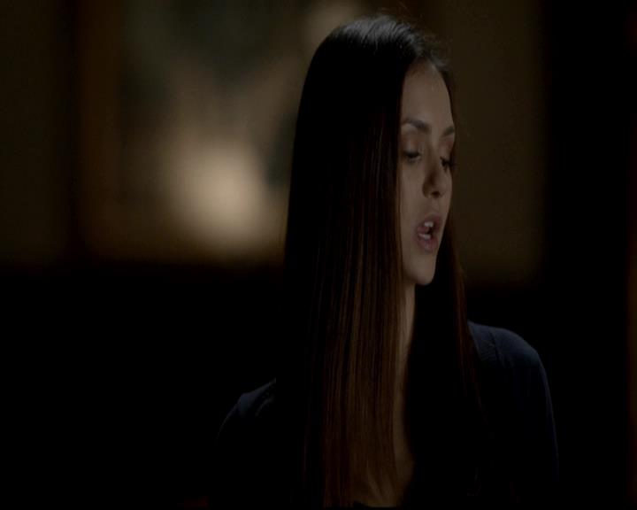 VampireDiariesWorld-dot-org_4x08WellAlwaysHaveBourbonStreet0653.jpg