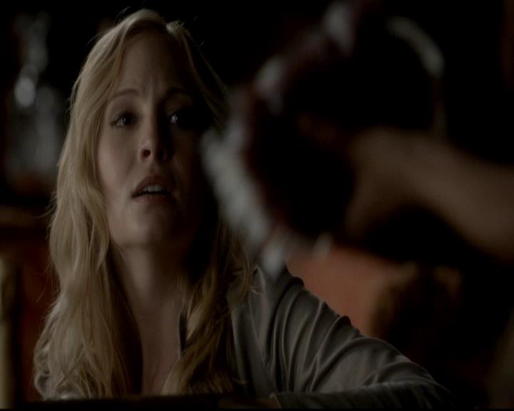 VampireDiariesWorld-dot-org_4x08WellAlwaysHaveBourbonStreet0654.jpg