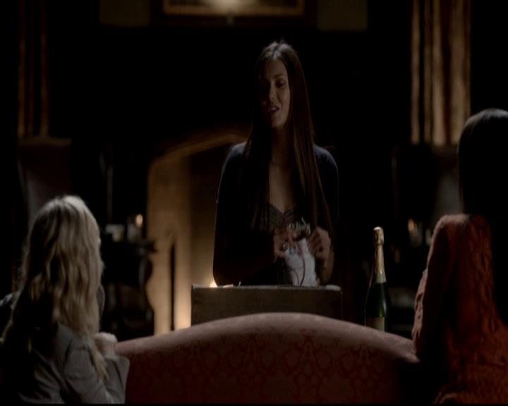 VampireDiariesWorld-dot-org_4x08WellAlwaysHaveBourbonStreet0655.jpg