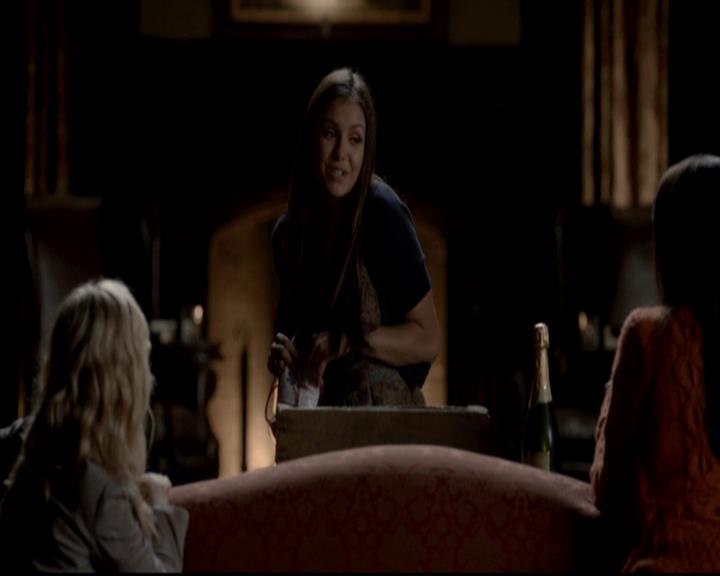 VampireDiariesWorld-dot-org_4x08WellAlwaysHaveBourbonStreet0656.jpg