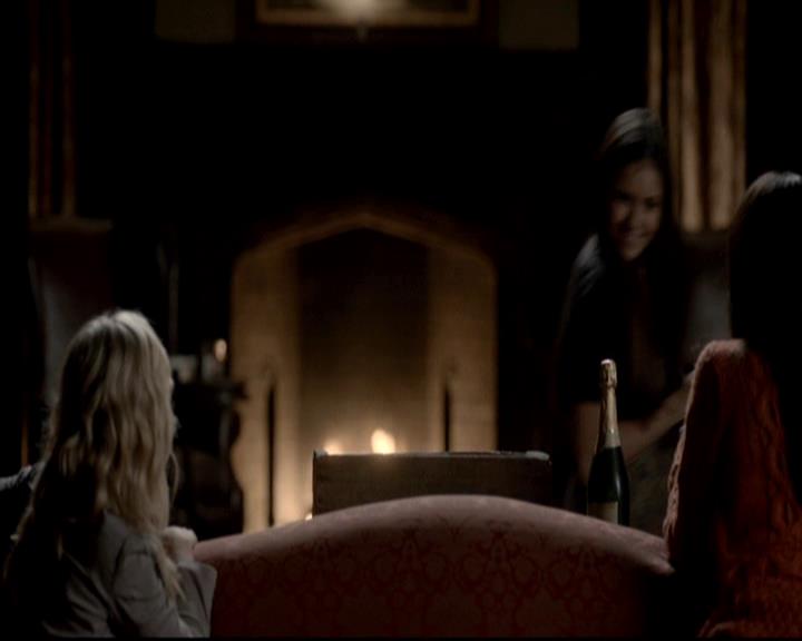 VampireDiariesWorld-dot-org_4x08WellAlwaysHaveBourbonStreet0657.jpg