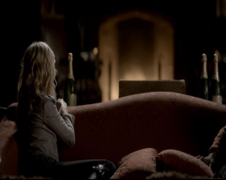 VampireDiariesWorld-dot-org_4x08WellAlwaysHaveBourbonStreet0658.jpg