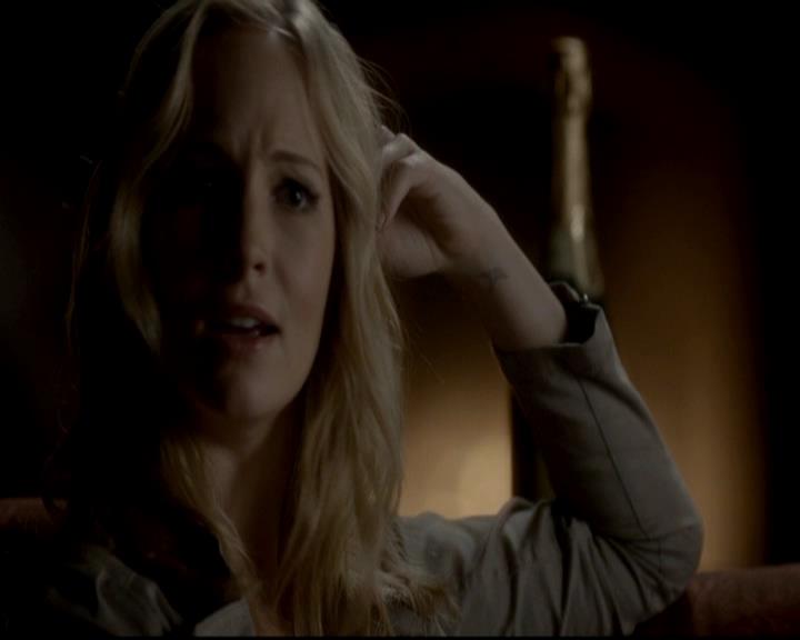 VampireDiariesWorld-dot-org_4x08WellAlwaysHaveBourbonStreet0667.jpg