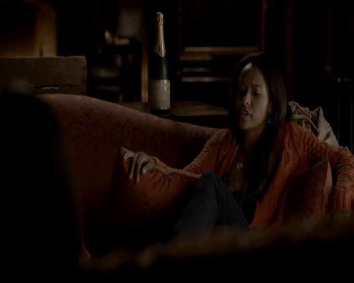 VampireDiariesWorld-dot-org_4x08WellAlwaysHaveBourbonStreet0679.jpg