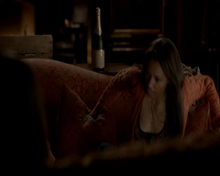 VampireDiariesWorld-dot-org_4x08WellAlwaysHaveBourbonStreet0680.jpg