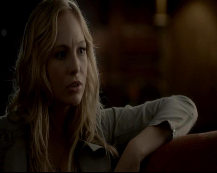 VampireDiariesWorld-dot-org_4x08WellAlwaysHaveBourbonStreet0686.jpg