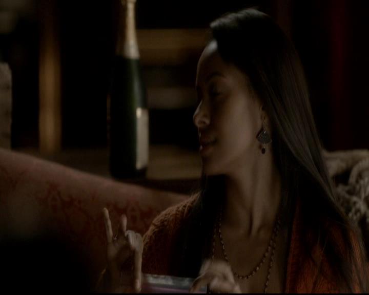 VampireDiariesWorld-dot-org_4x08WellAlwaysHaveBourbonStreet0687.jpg