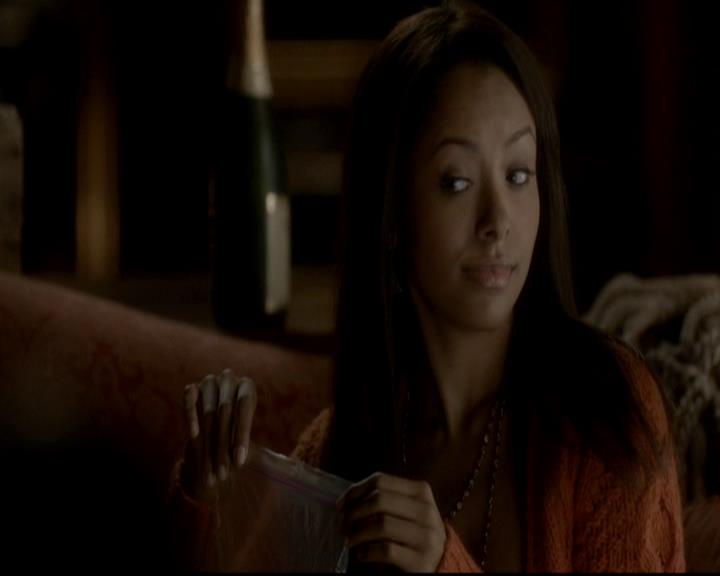 VampireDiariesWorld-dot-org_4x08WellAlwaysHaveBourbonStreet0690.jpg