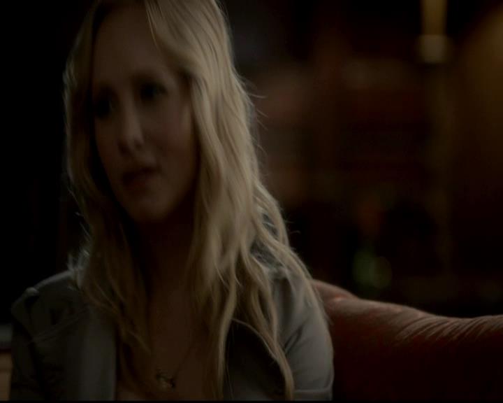 VampireDiariesWorld-dot-org_4x08WellAlwaysHaveBourbonStreet0692.jpg