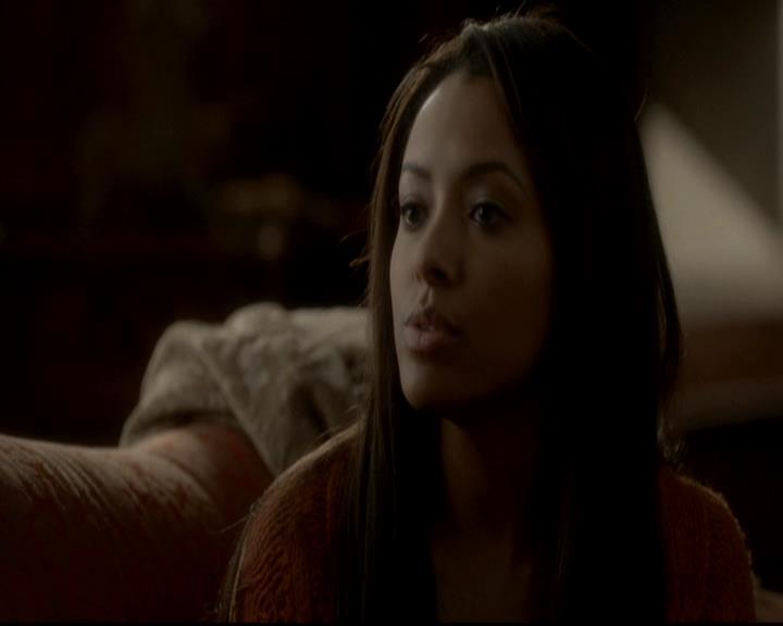 VampireDiariesWorld-dot-org_4x08WellAlwaysHaveBourbonStreet0694.jpg