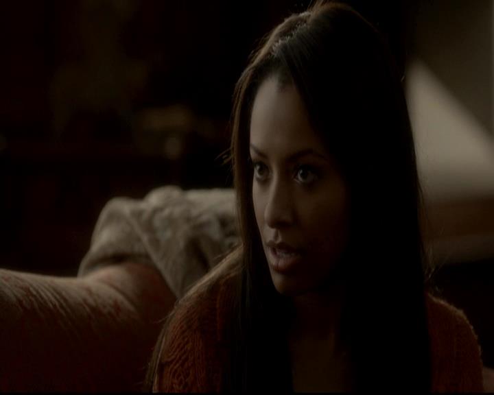 VampireDiariesWorld-dot-org_4x08WellAlwaysHaveBourbonStreet0695.jpg