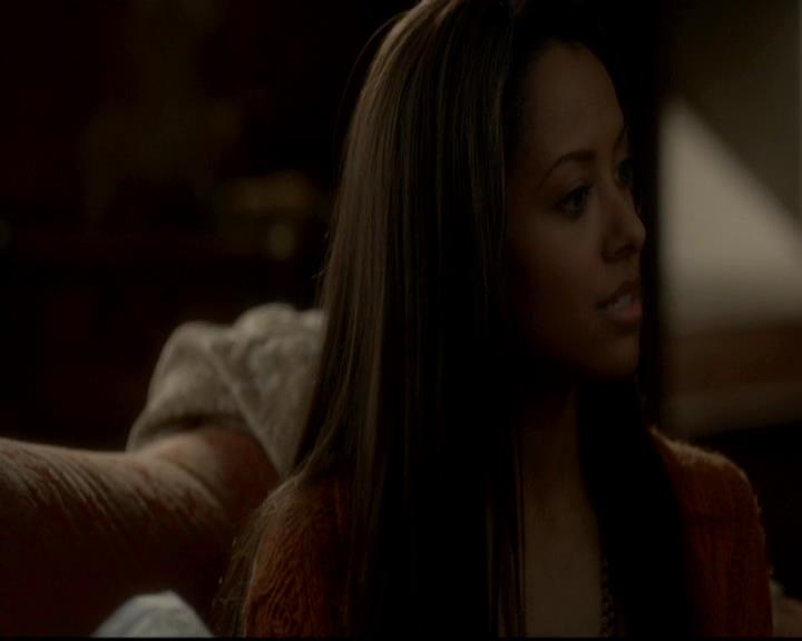 VampireDiariesWorld-dot-org_4x08WellAlwaysHaveBourbonStreet0696.jpg