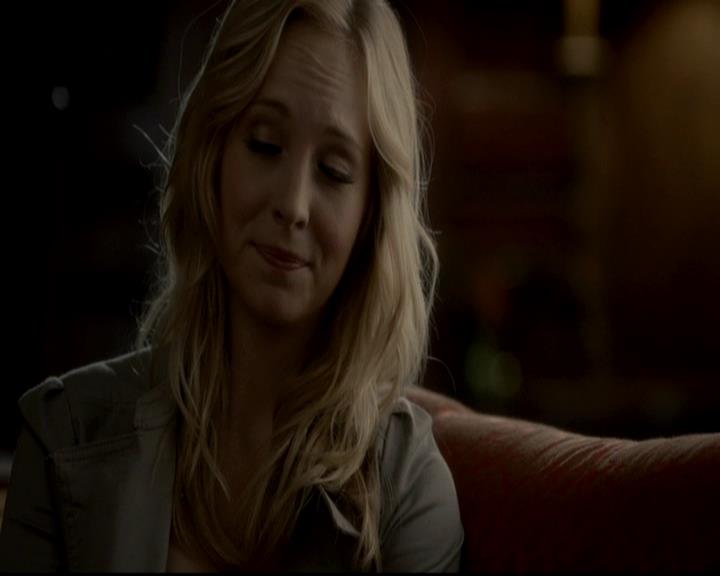 VampireDiariesWorld-dot-org_4x08WellAlwaysHaveBourbonStreet0697.jpg