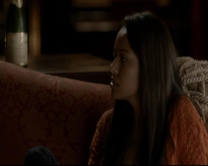 VampireDiariesWorld-dot-org_4x08WellAlwaysHaveBourbonStreet0698.jpg