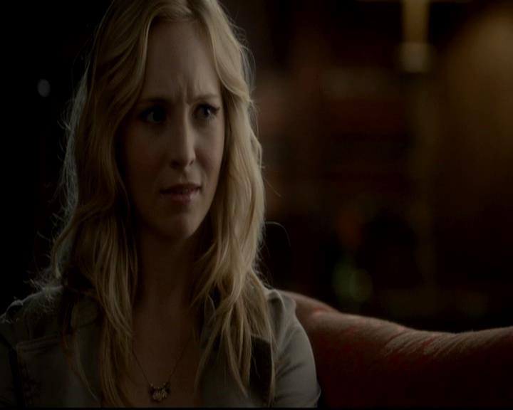 VampireDiariesWorld-dot-org_4x08WellAlwaysHaveBourbonStreet0700.jpg