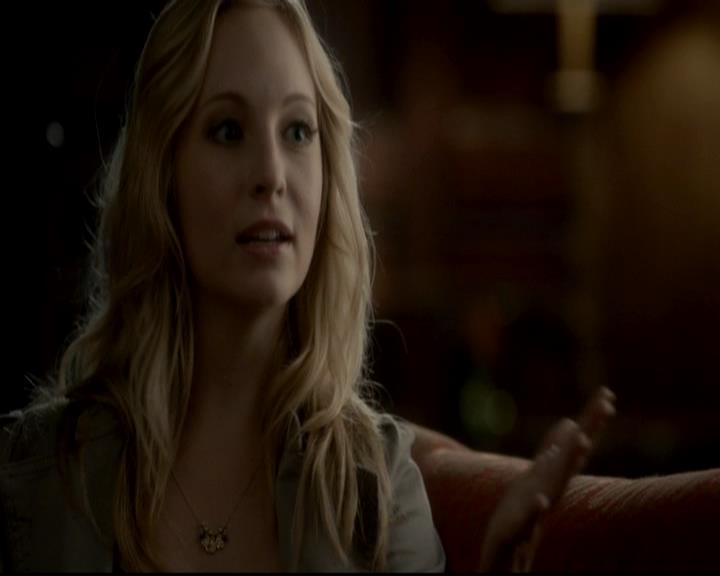 VampireDiariesWorld-dot-org_4x08WellAlwaysHaveBourbonStreet0702.jpg