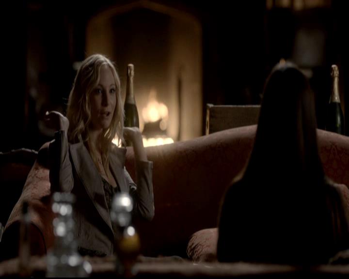 VampireDiariesWorld-dot-org_4x08WellAlwaysHaveBourbonStreet0703.jpg